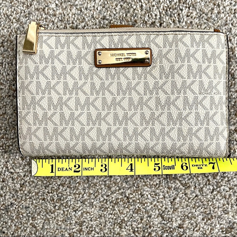 Michael Kors Double Zip Wallet with Cream Signature MK logo/print - Picture 10 of 10